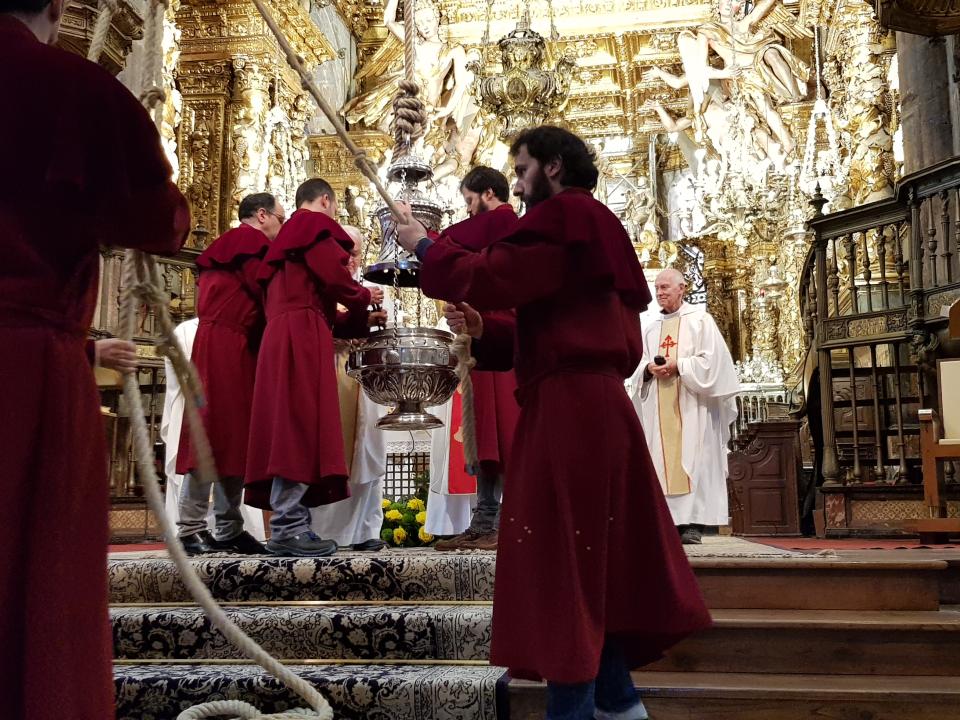 Das Botafumerio wird bereit gemacht