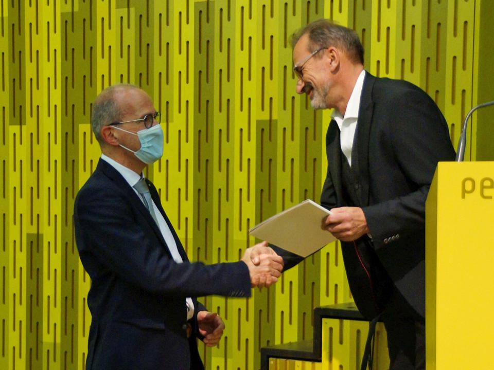 Cyrill Bischof dankt Urs Brosi