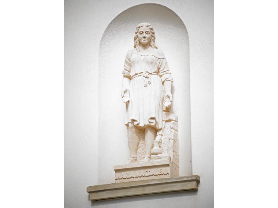 In der Nische am Pfarrhaus