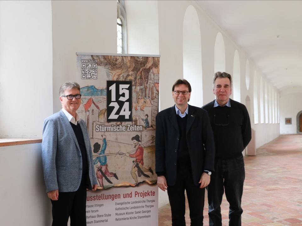 Wilfried Bührer, Präsident Verein tecum, Thomas Bachofner, Leiter tecum und Museumskurator Felix Ackermann im Kreuzgang der Kartause Ittingen