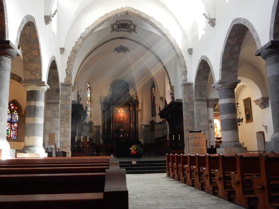 Blick in die Abteikirche St. Maurice (VS)
