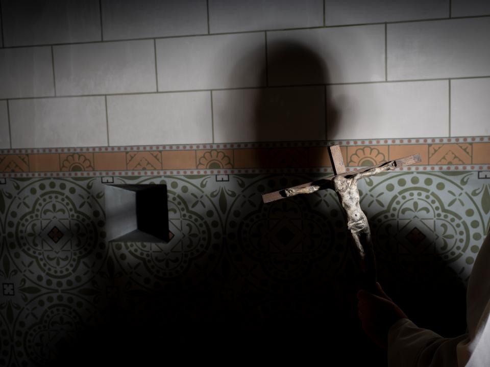 Spiritueller Missbrauch liegt vor, wenn eine seelsorgende Person fordert, Dinge aufzugeben, die man sonst nie aufgeben würde, und dies als Gottes Wille bezeichnet.