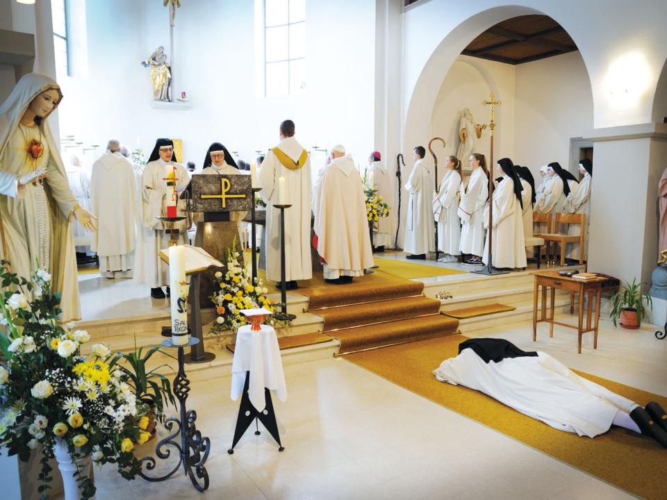 Äbtissin Maria-Stella beim Einsetzungsgottesdienst