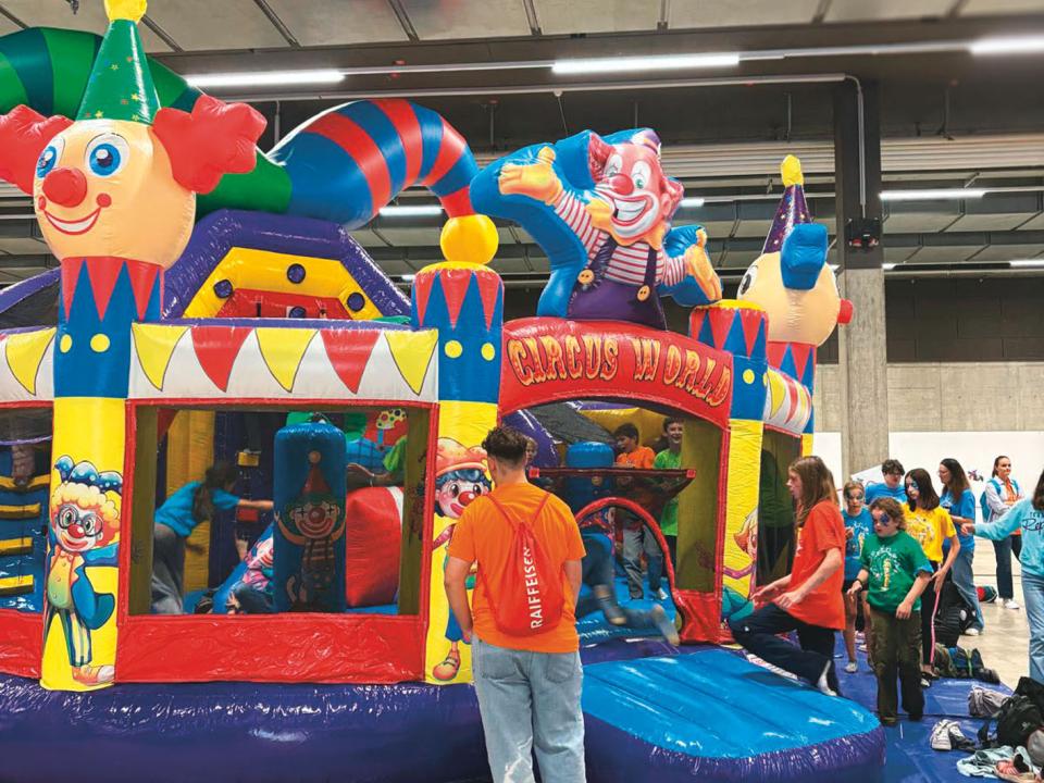 Hüpfburg am Minifest