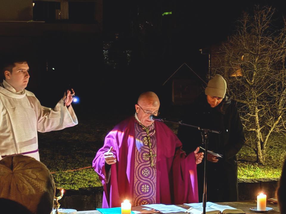 Schlussfeier vor der Ranftkapelle mit Bischof Joseph Maria Bonnemain