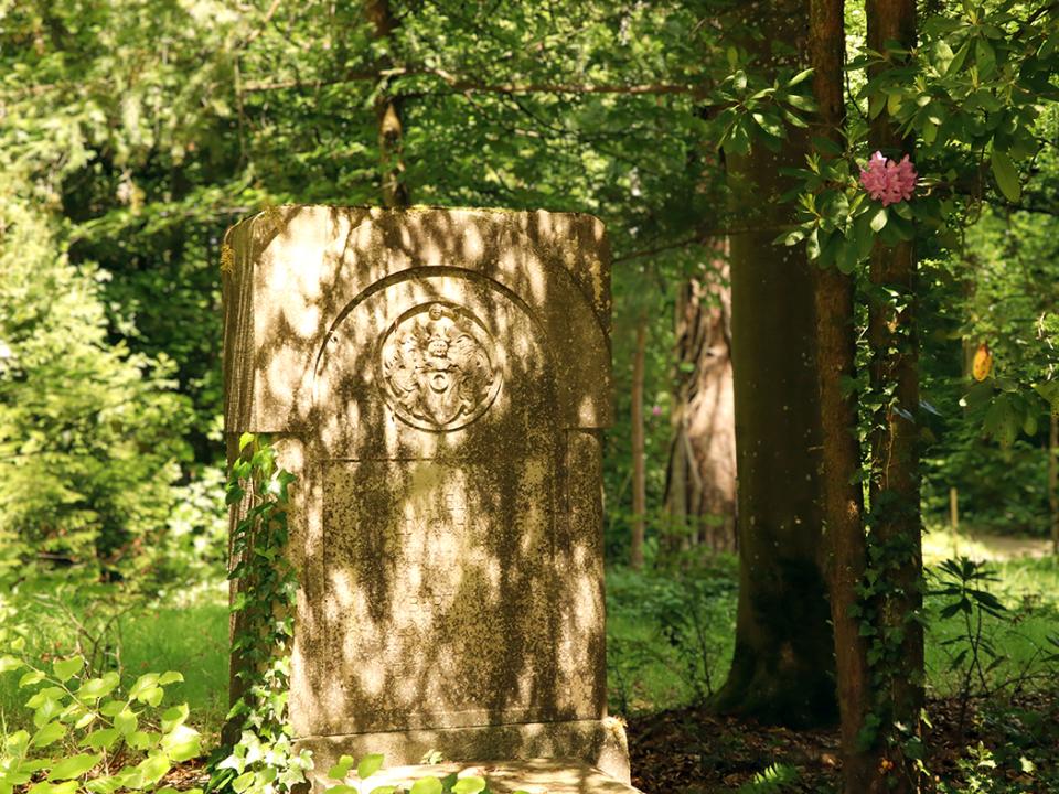Grab des fernen Verwandten von King Charles im Waldfriedhof Schaffhausen