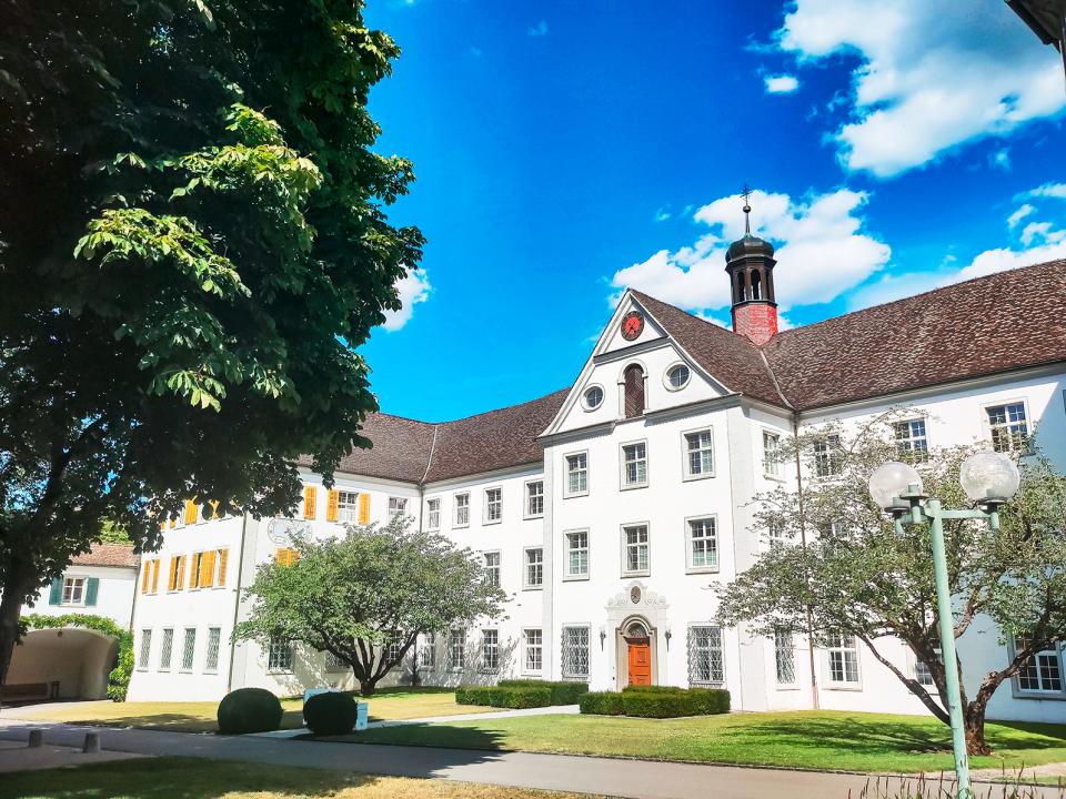 Hauptgebäude der Rehaklinik St. Katharinental 