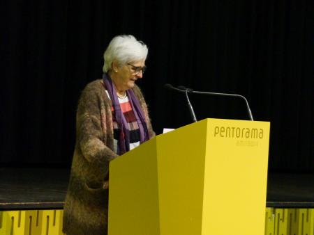 Kirchenrätin Marie-Anne Rutishauser berichtet über den Stand des Projekts Mitgliederdatenbank. 