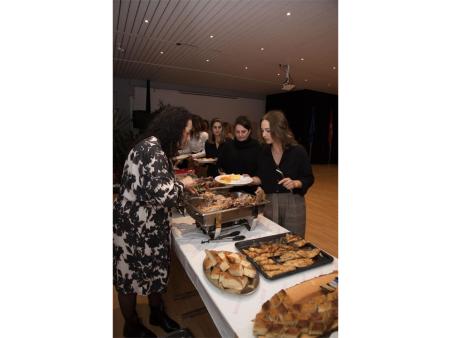 Treffen des Vereins für ein Abendessen.
