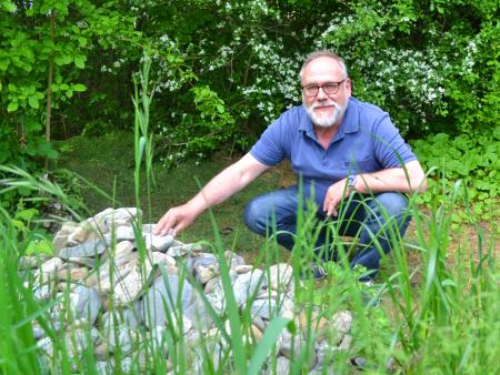 Eine Wildblumenwiese, die beachtet wird