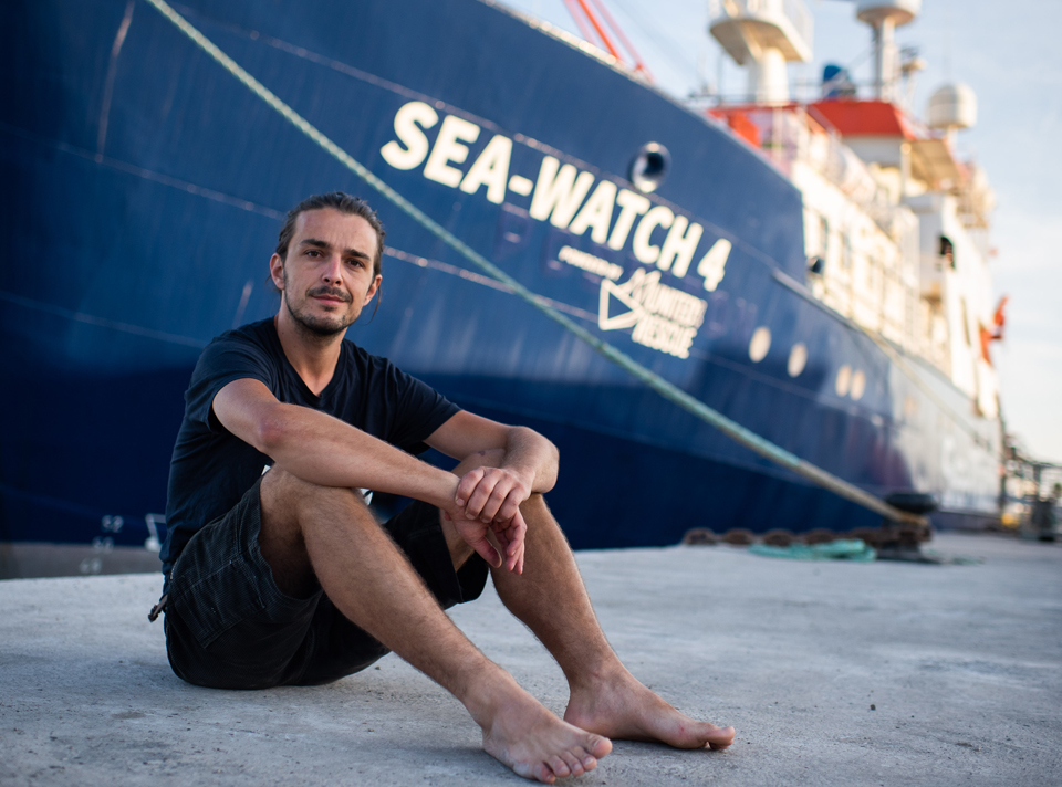 Jakob Frühmann vor der Sea-Watch 4