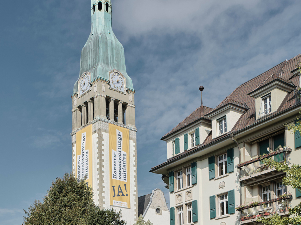 Einige Kirchen wie hier die Paulus-Kirche in Bern warben mit einem Banner für die KVI.
