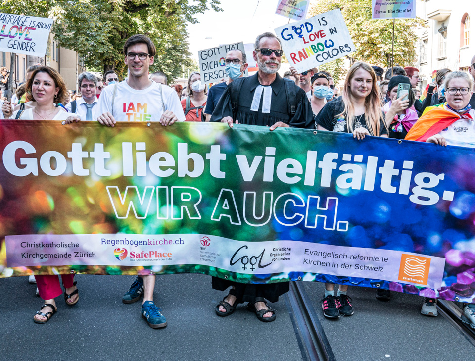 Kirchenvertreter*innen an der Zürich Pride 2021.