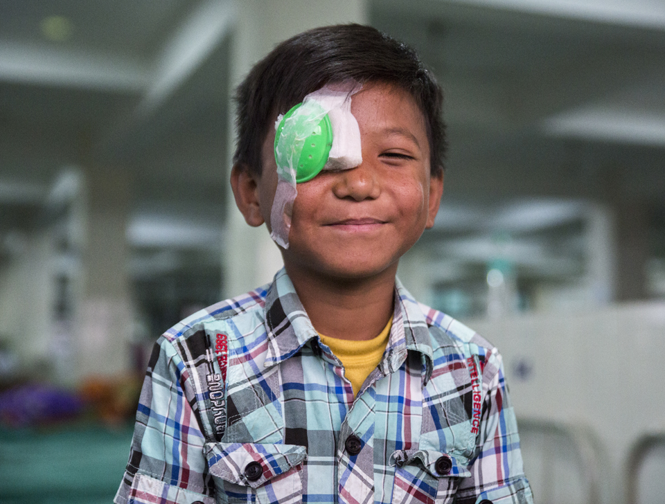 Dipendra ist froh, dass er seine Operation am rechten Auge gut überstanden hat.