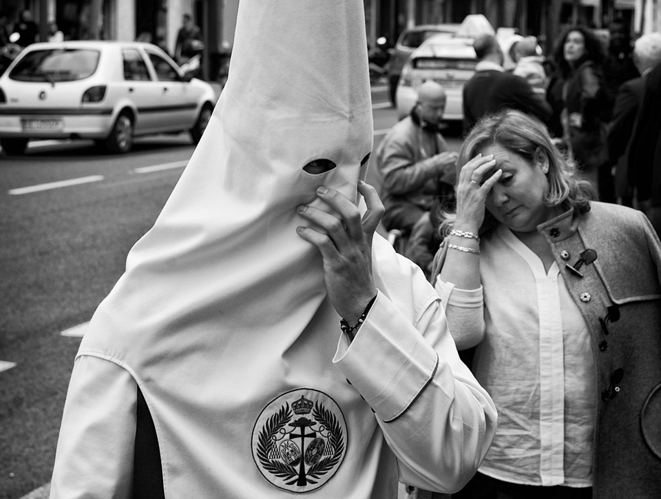 Auf einer Büsserprozession der Semana Santa in Andalusien