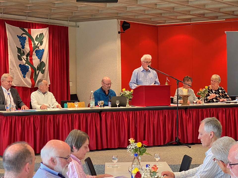 Walter Knill leitet die 100. Generalversammlung der KAB Sektion Weinfelden.