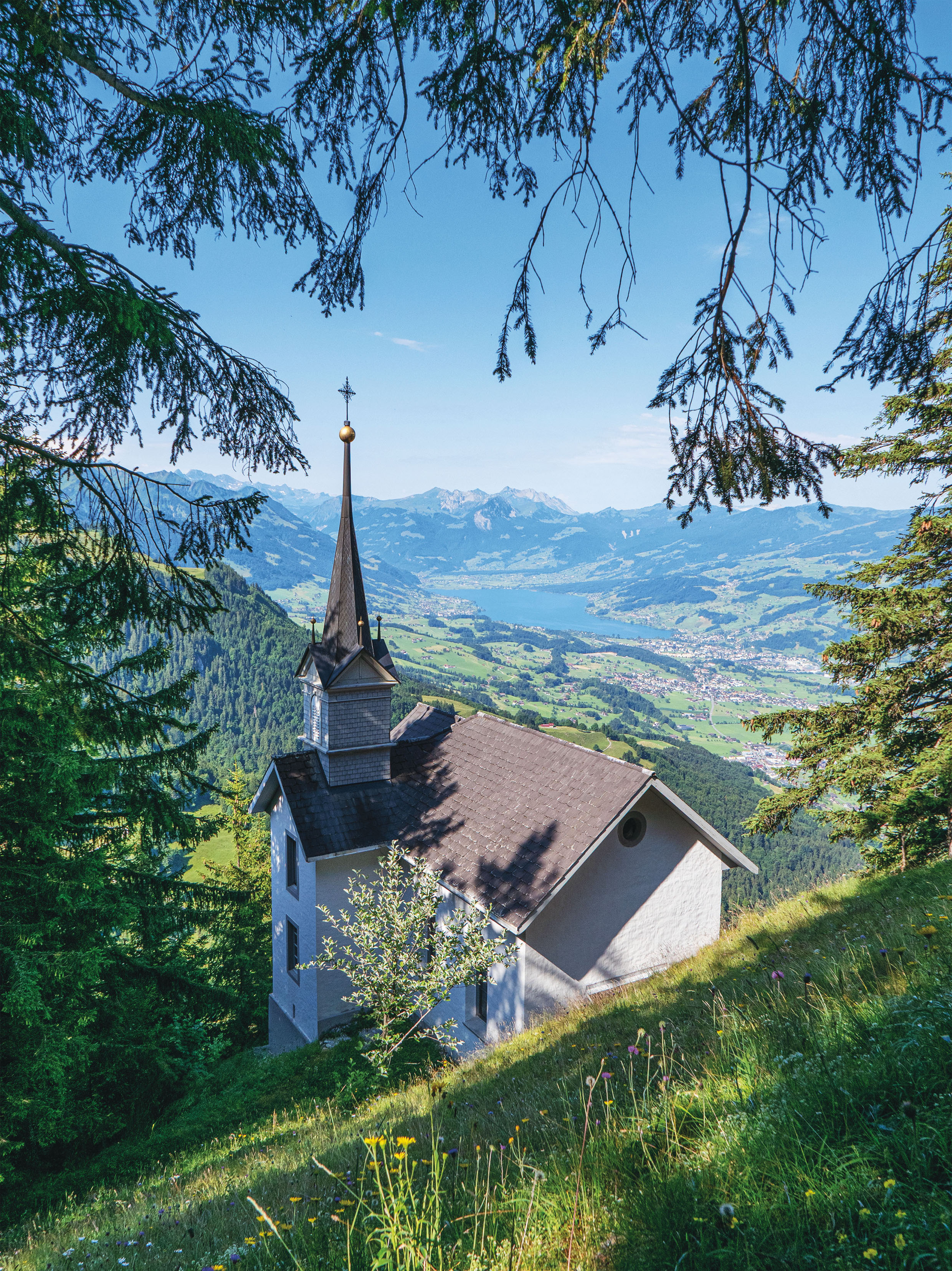 Holzwang-Kapelle mit Blick auf Sarnersee