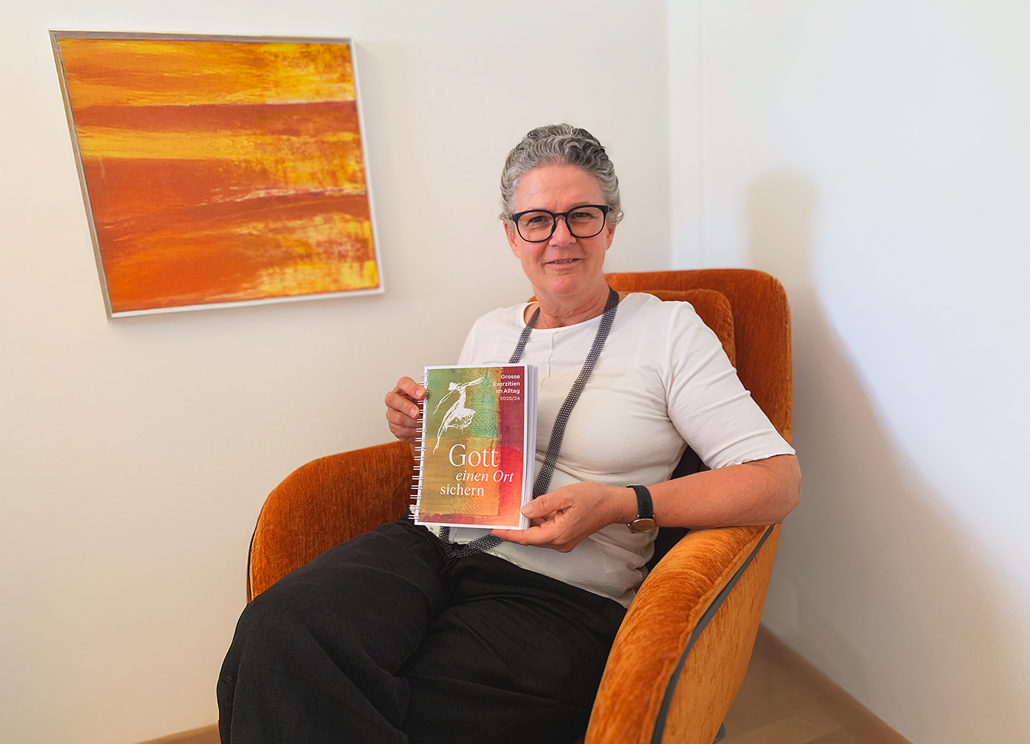 Theologin Hildegard Aepli in ihrem Büro in St. Gallen 