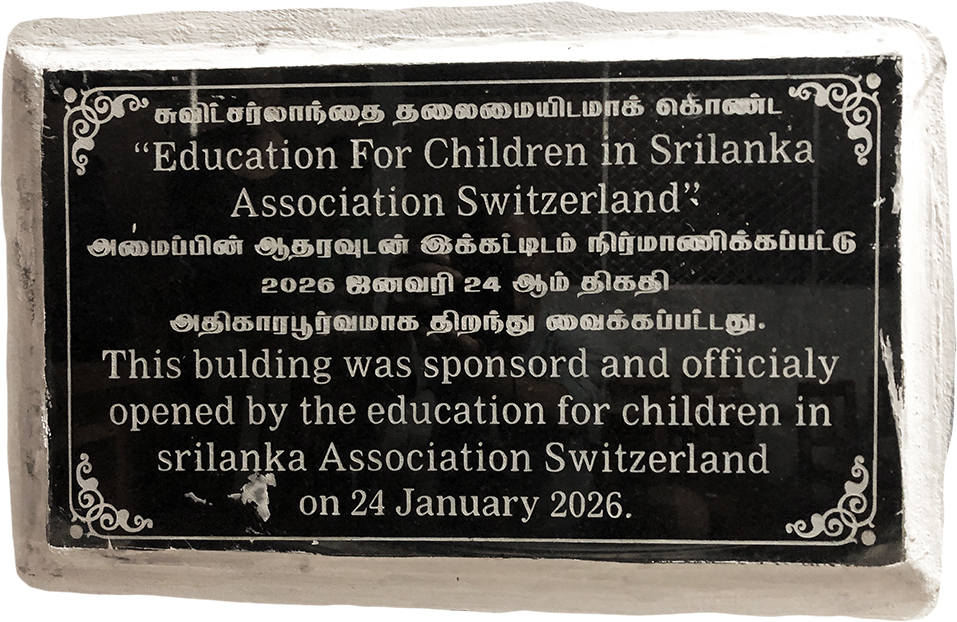 Tafel am Gemeindezentrum mit Bibliothek und Kindergarten im tamilischen Norden Sri Lankas
