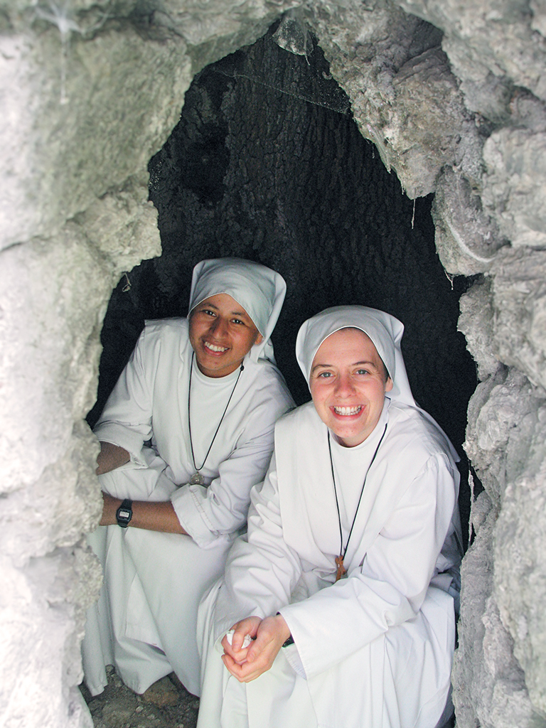 Schwester Clare mit Schwester Marta (links)