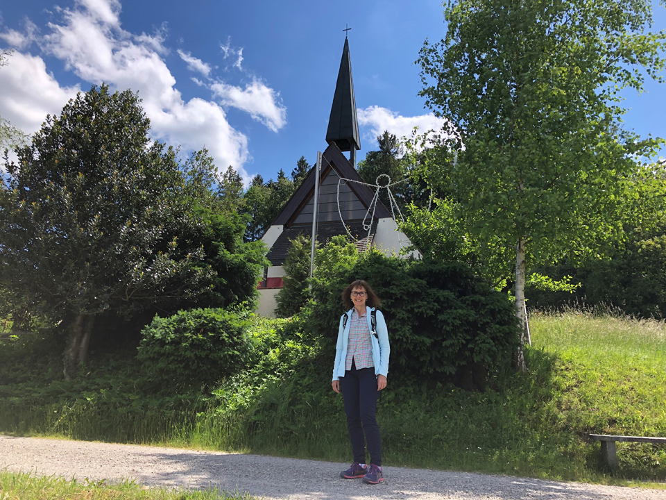 Vor der Bruderklausen-Kapelle 